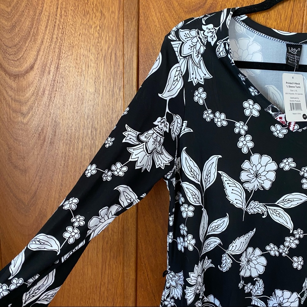 NWT Lildy V-Neck Floral Tunic Dress Red Accents - Picture 6 of 11